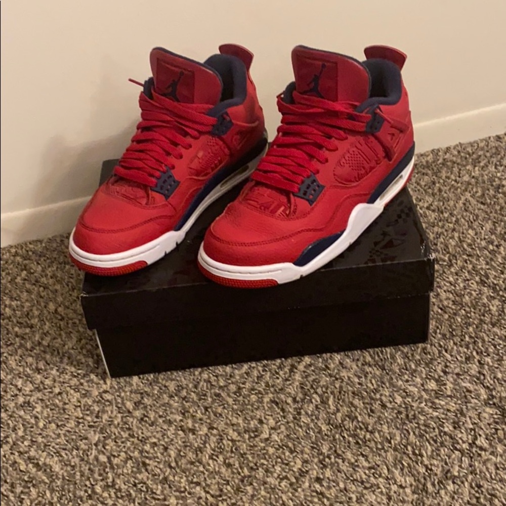 Jordan 4s